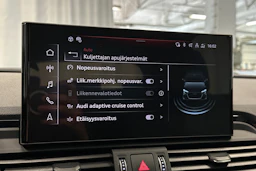 musta Audi Q5 2024 kuva 28.