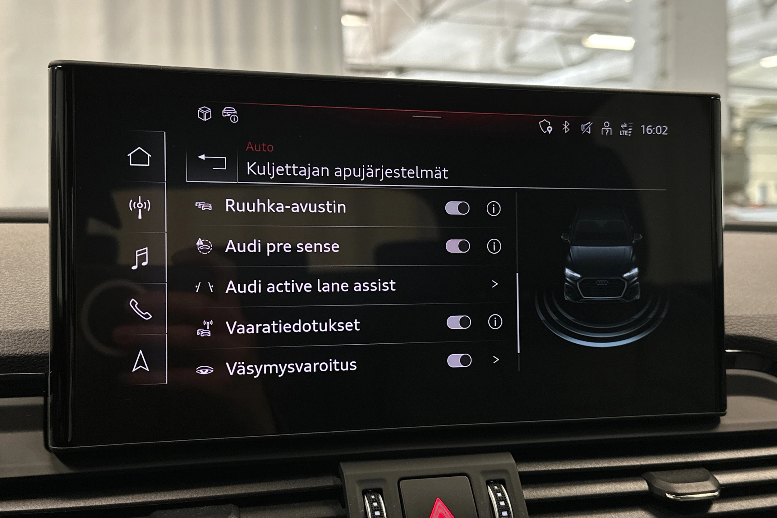 musta Audi Q5 2024 kuva 29.