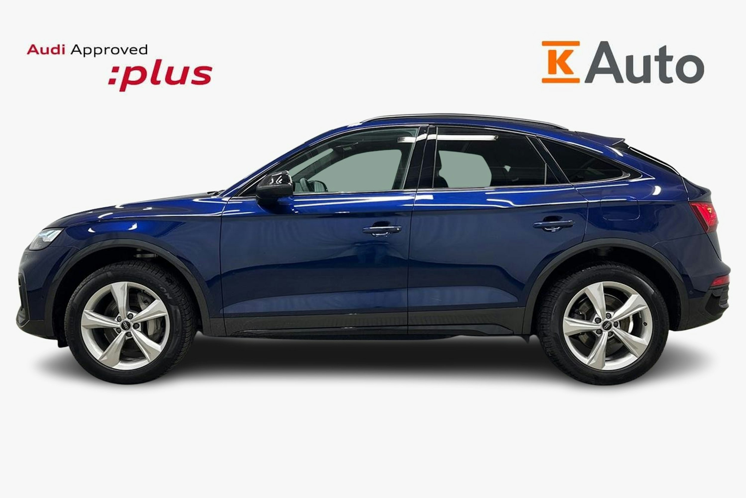 sininen Audi Q5 2024 kuva 6.