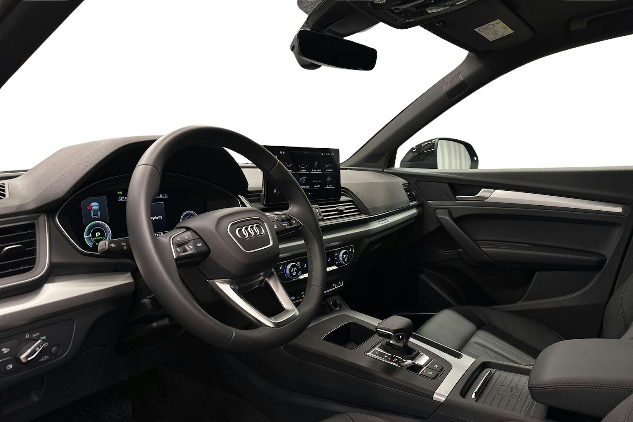 sininen Audi Q5 2024 kuva 7.