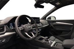 sininen Audi Q5 2024 kuva 7.