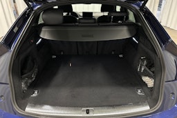 sininen Audi Q5 2024 kuva 13.