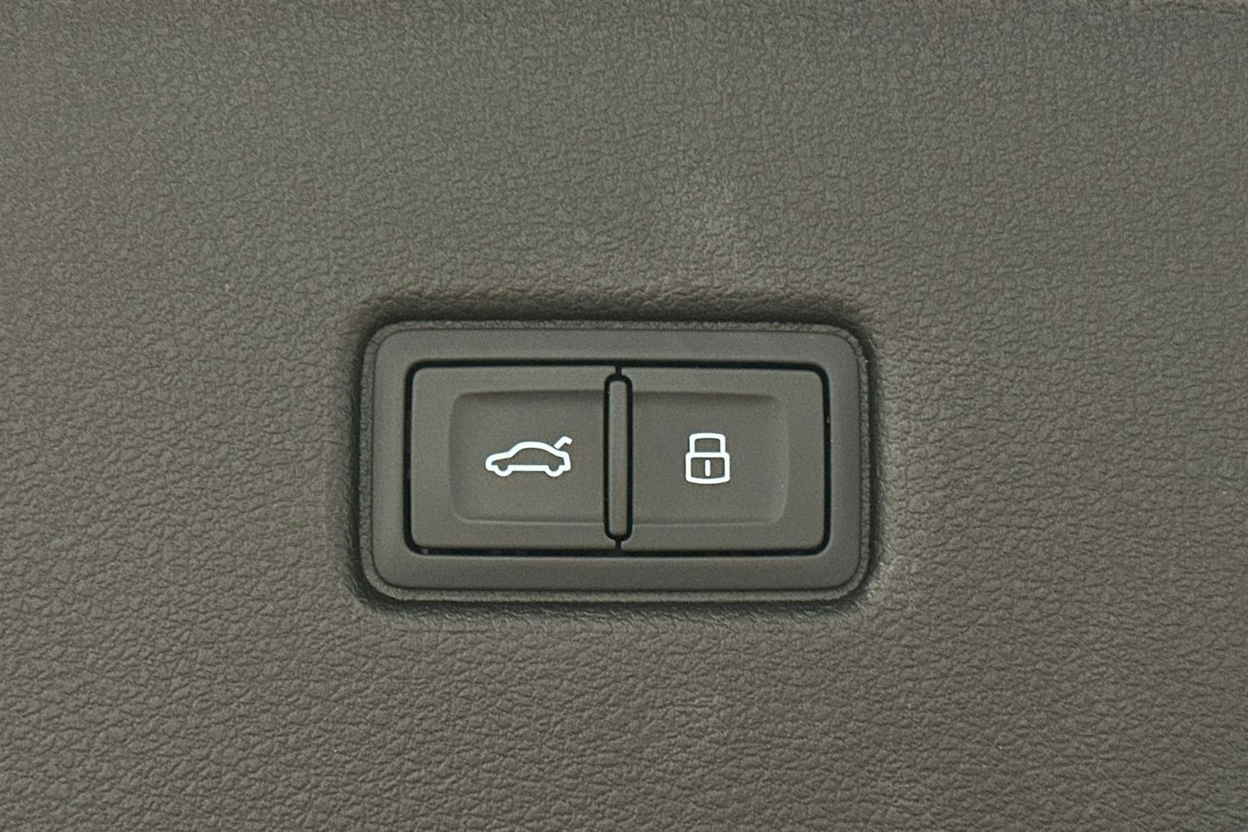 sininen Audi Q5 2024 kuva 14.
