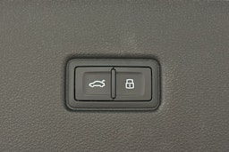 sininen Audi Q5 2024 kuva 14.