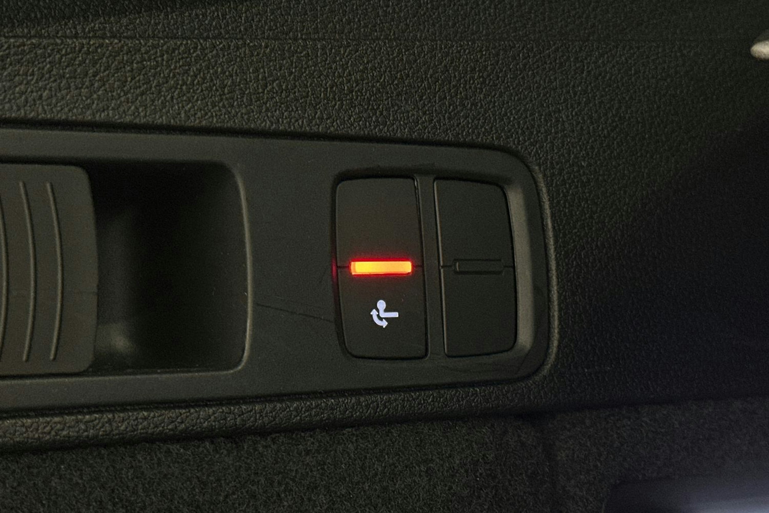 sininen Audi Q5 2024 kuva 15.