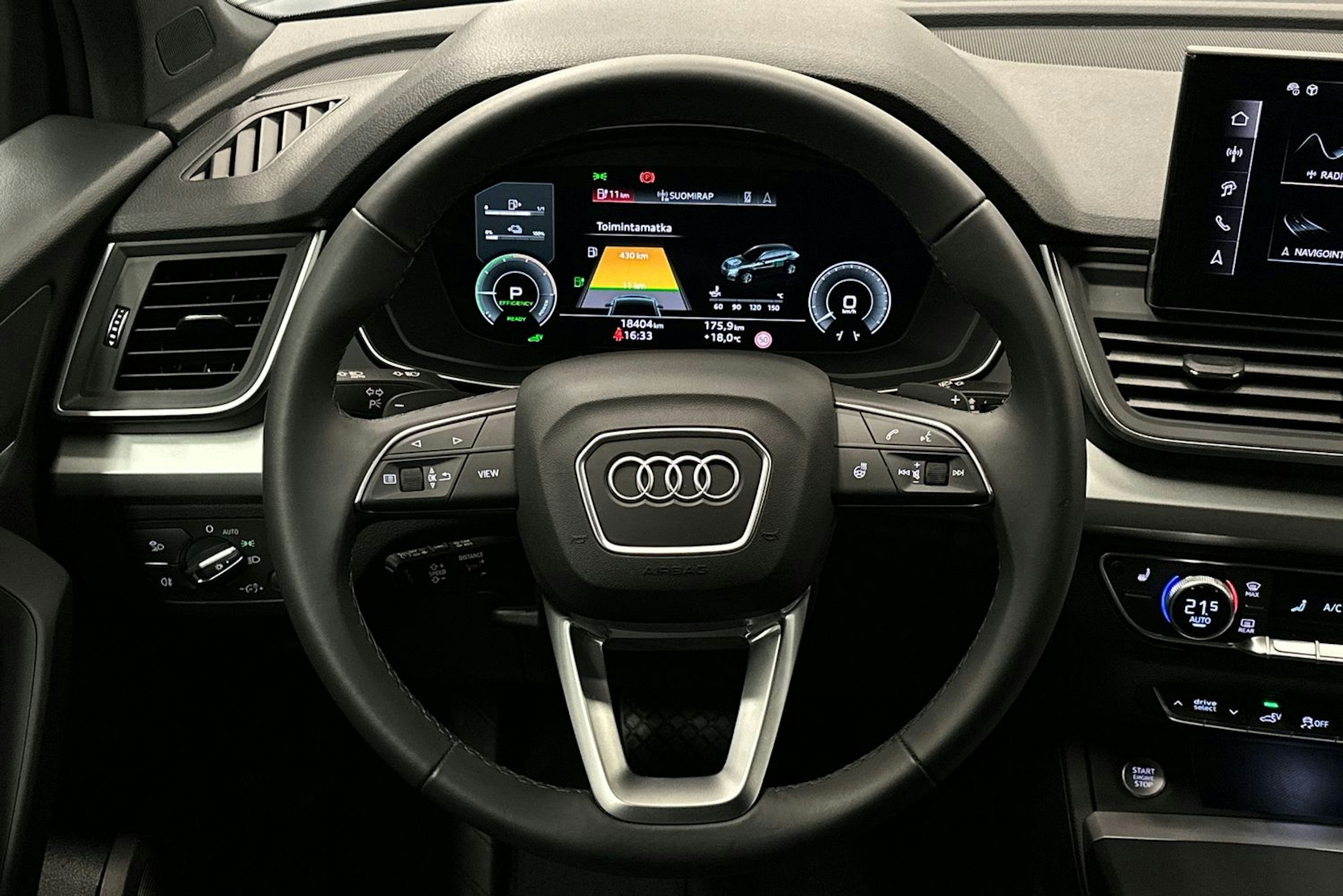 sininen Audi Q5 2024 kuva 18.