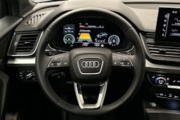 sininen Audi Q5 2024 kuva 18.