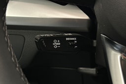 sininen Audi Q5 2024 kuva 23.