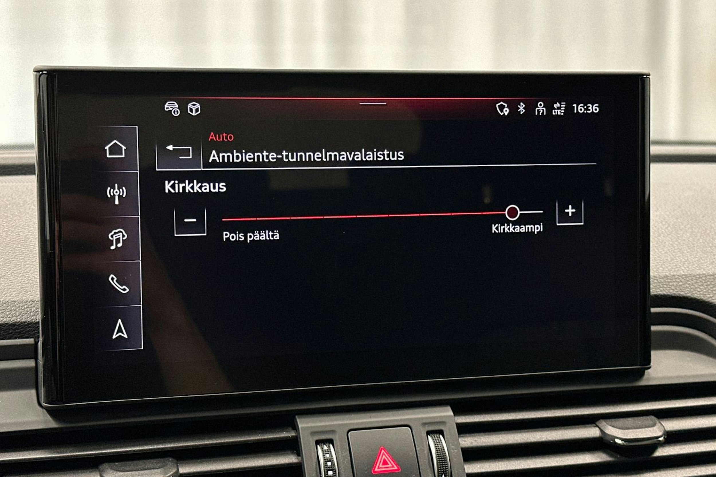 sininen Audi Q5 2024 kuva 29.