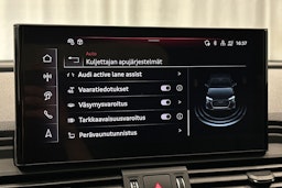 sininen Audi Q5 2024 kuva 32.