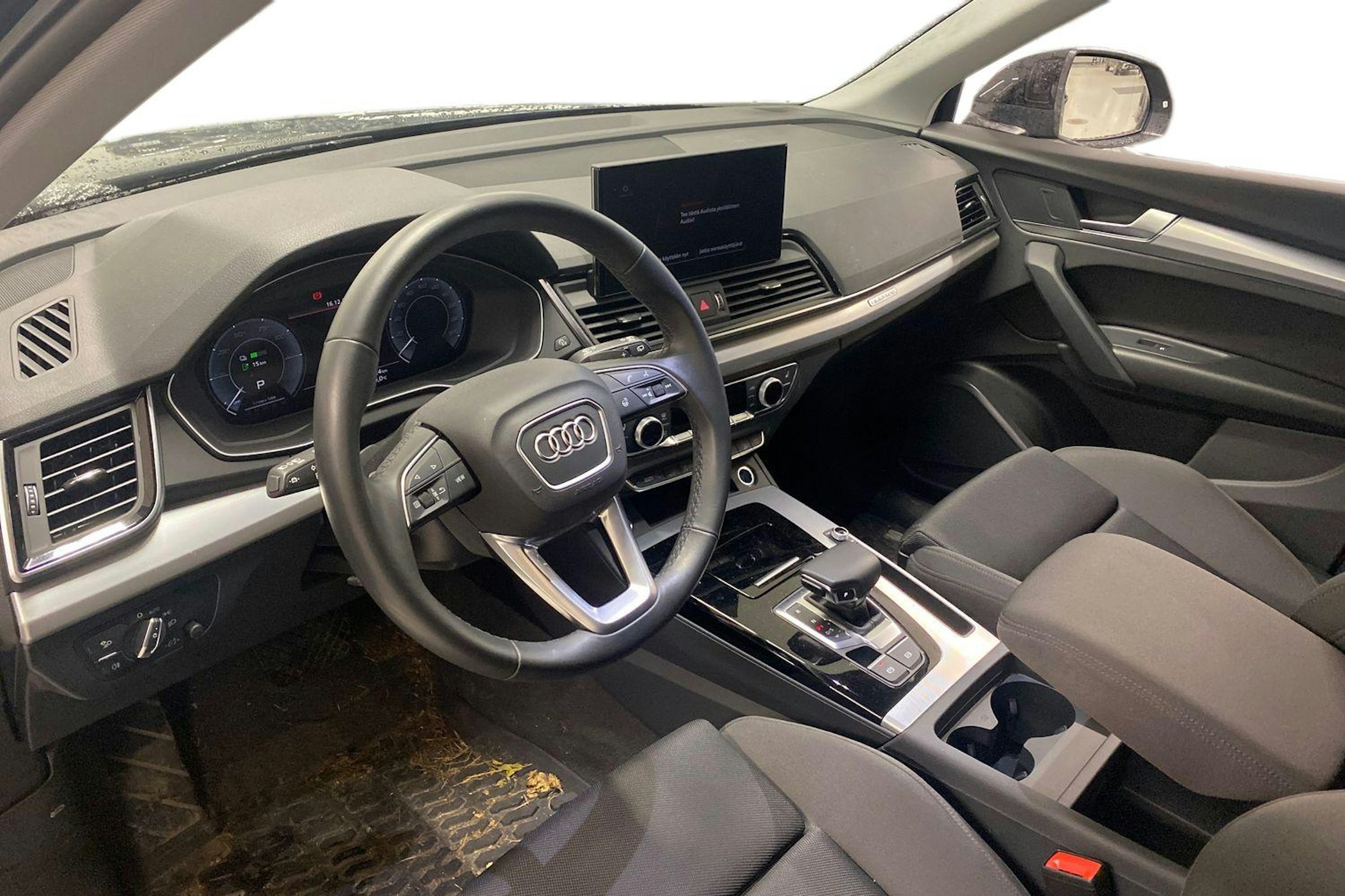 Musta Audi Q5 2024 kuva 3.