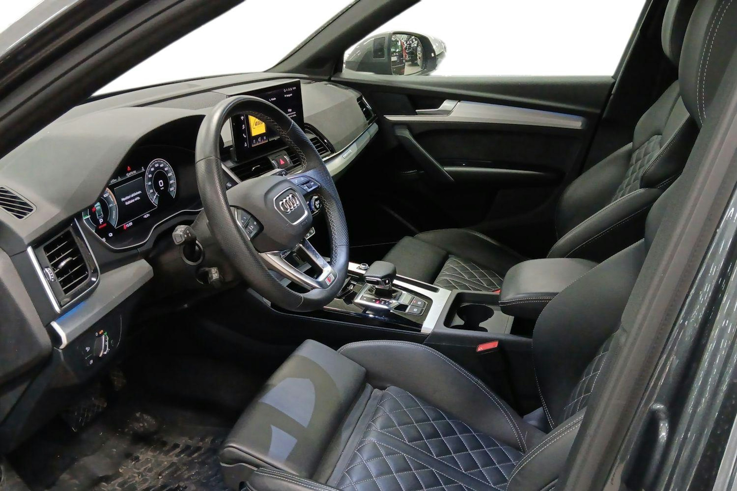 harmaa Audi Q5 2024 kuva 3.