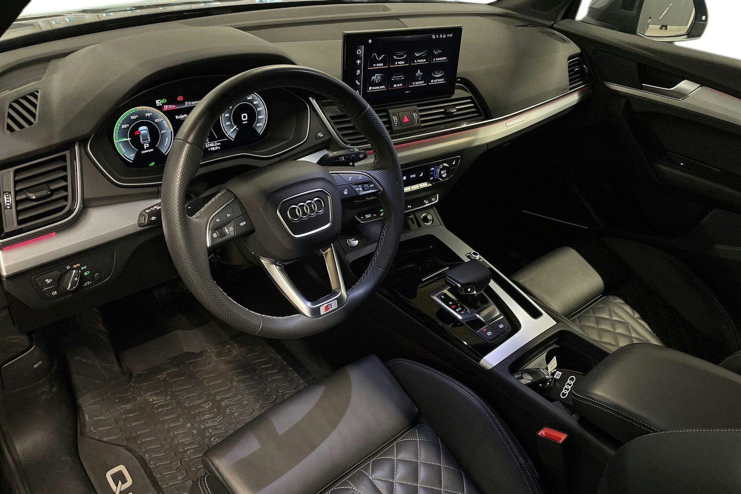 harmaa Audi Q5 2024 kuva 7.