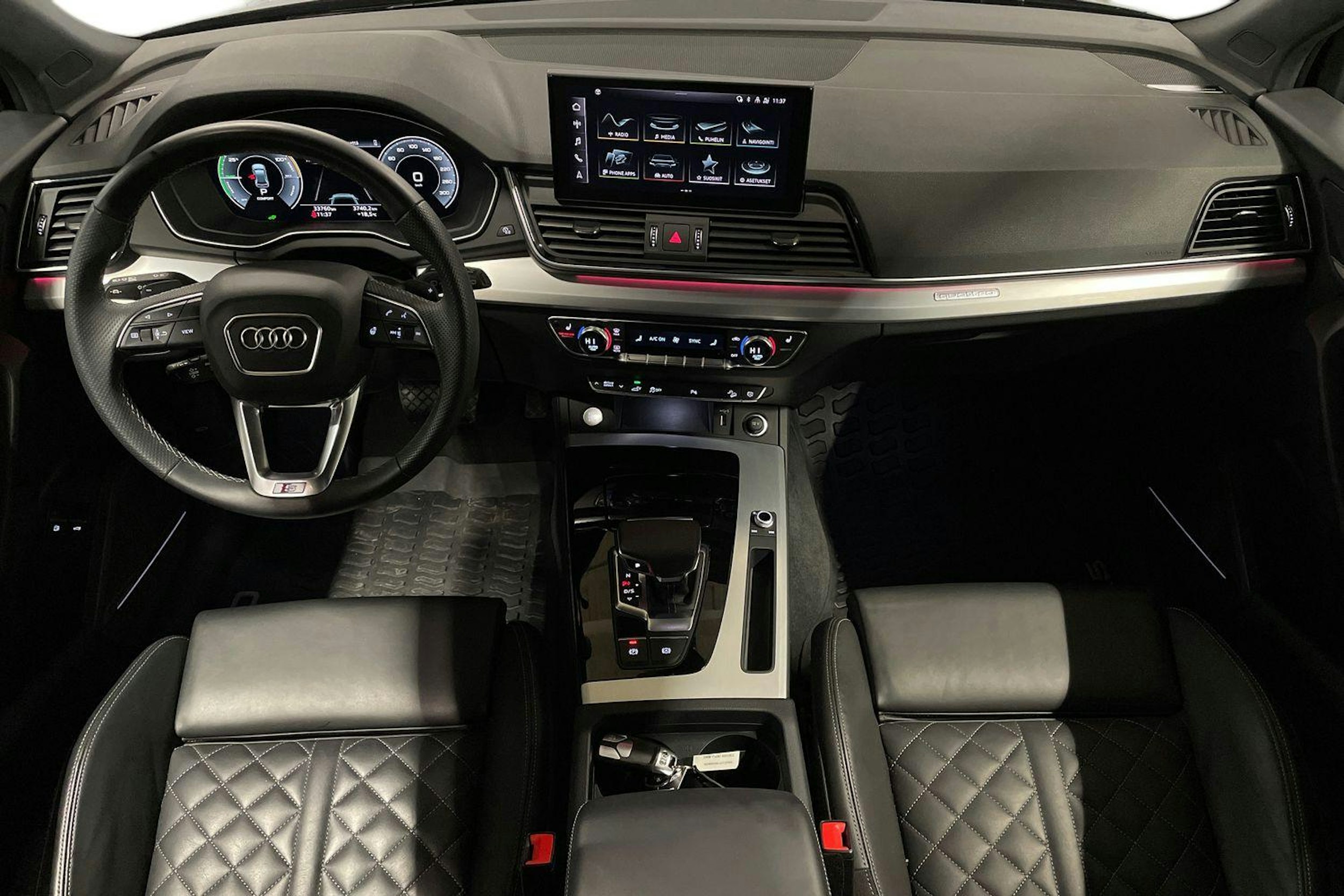 harmaa Audi Q5 2024 kuva 9.