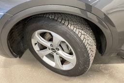 harmaa Audi Q5 2024 kuva 13.