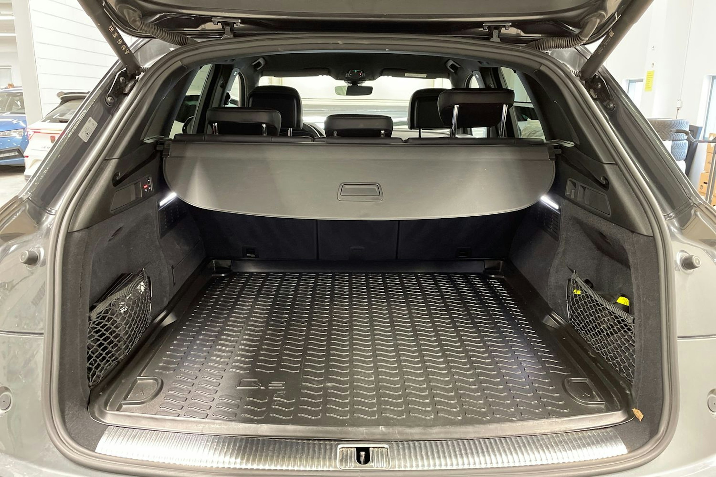 harmaa Audi Q5 2024 kuva 14.