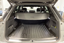 harmaa Audi Q5 2024 kuva 14.