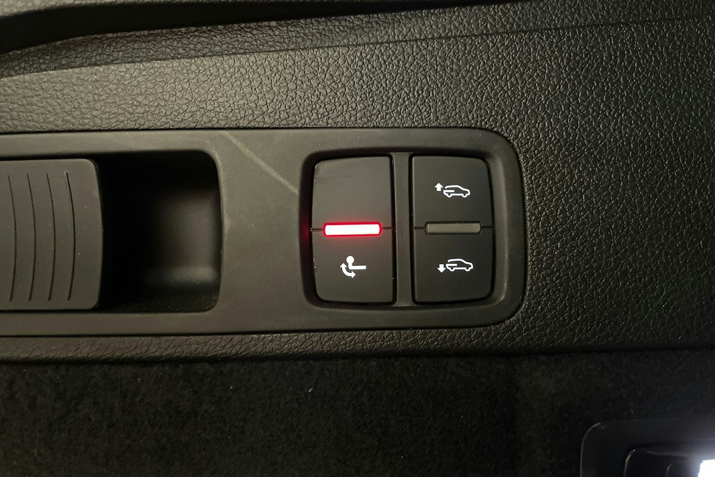 harmaa Audi Q5 2024 kuva 16.