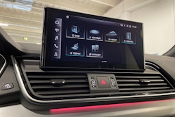 harmaa Audi Q5 2024 kuva 19.