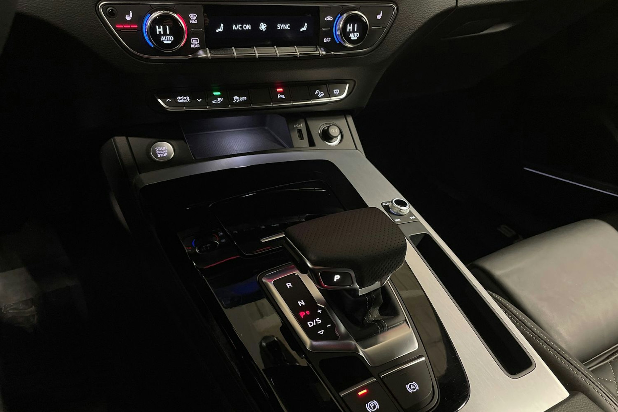 harmaa Audi Q5 2024 kuva 24.