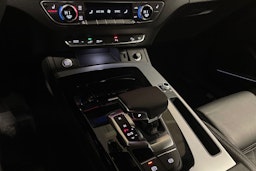 harmaa Audi Q5 2024 kuva 24.