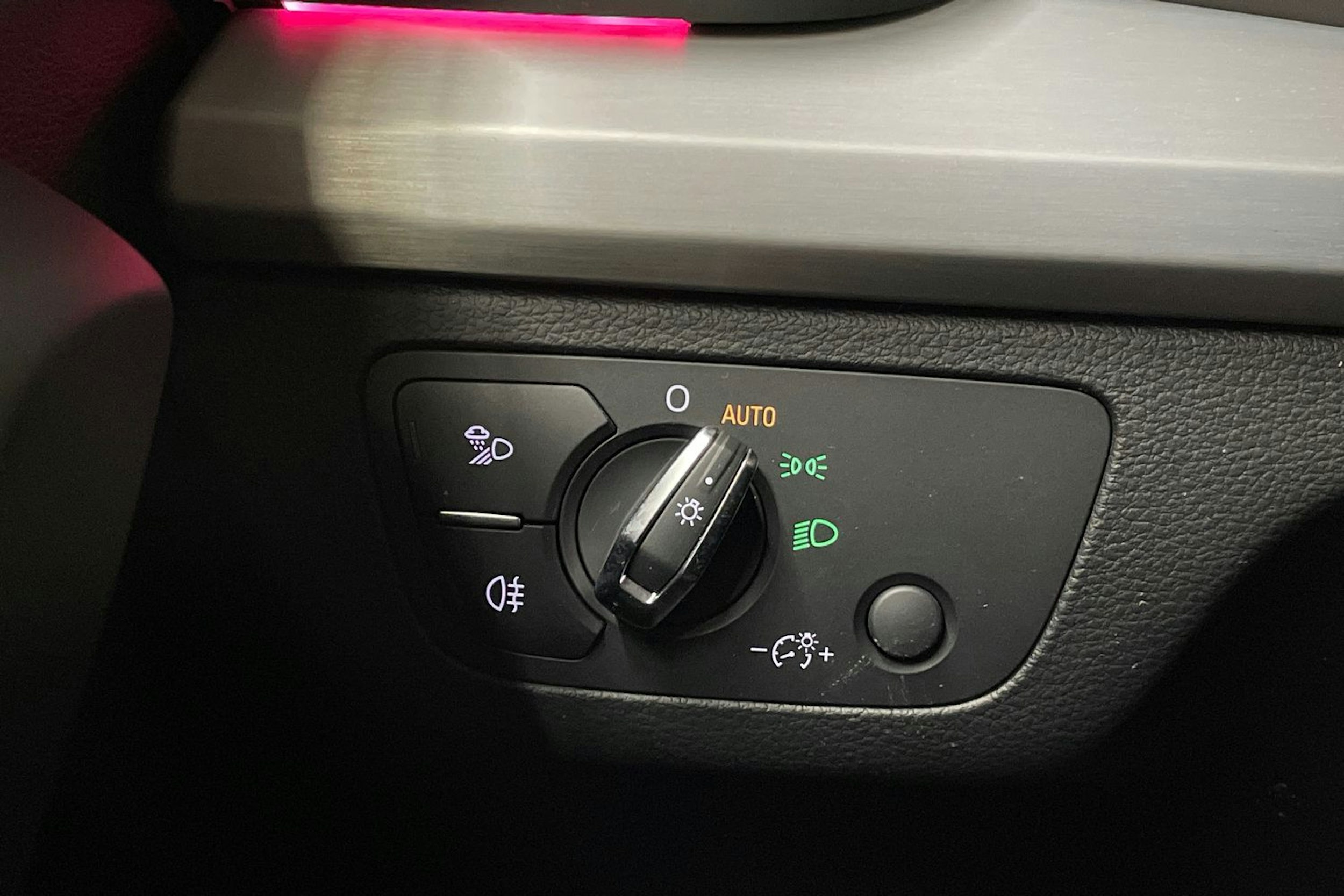 harmaa Audi Q5 2024 kuva 25.