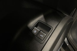 harmaa Audi Q5 2024 kuva 28.