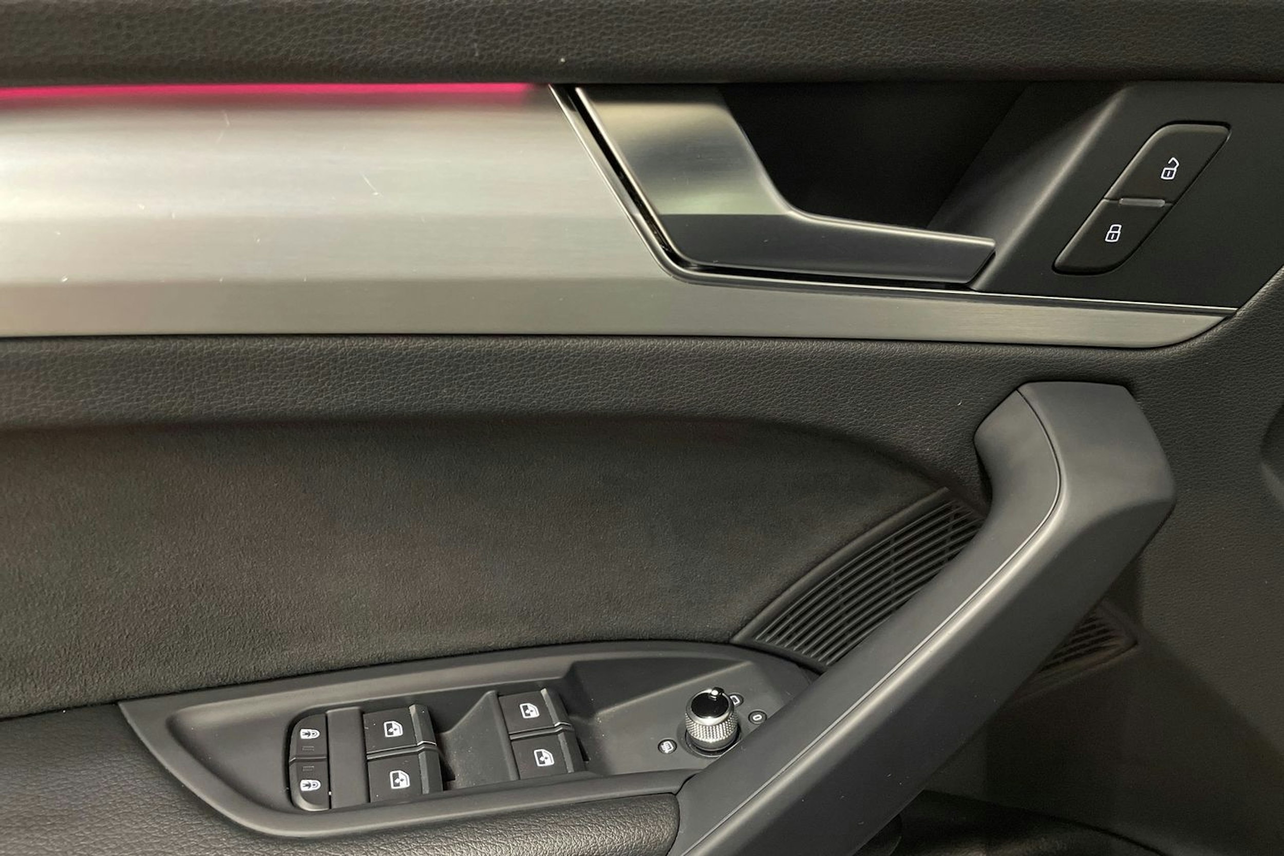 harmaa Audi Q5 2024 kuva 29.