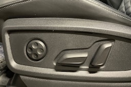 harmaa Audi Q5 2024 kuva 30.