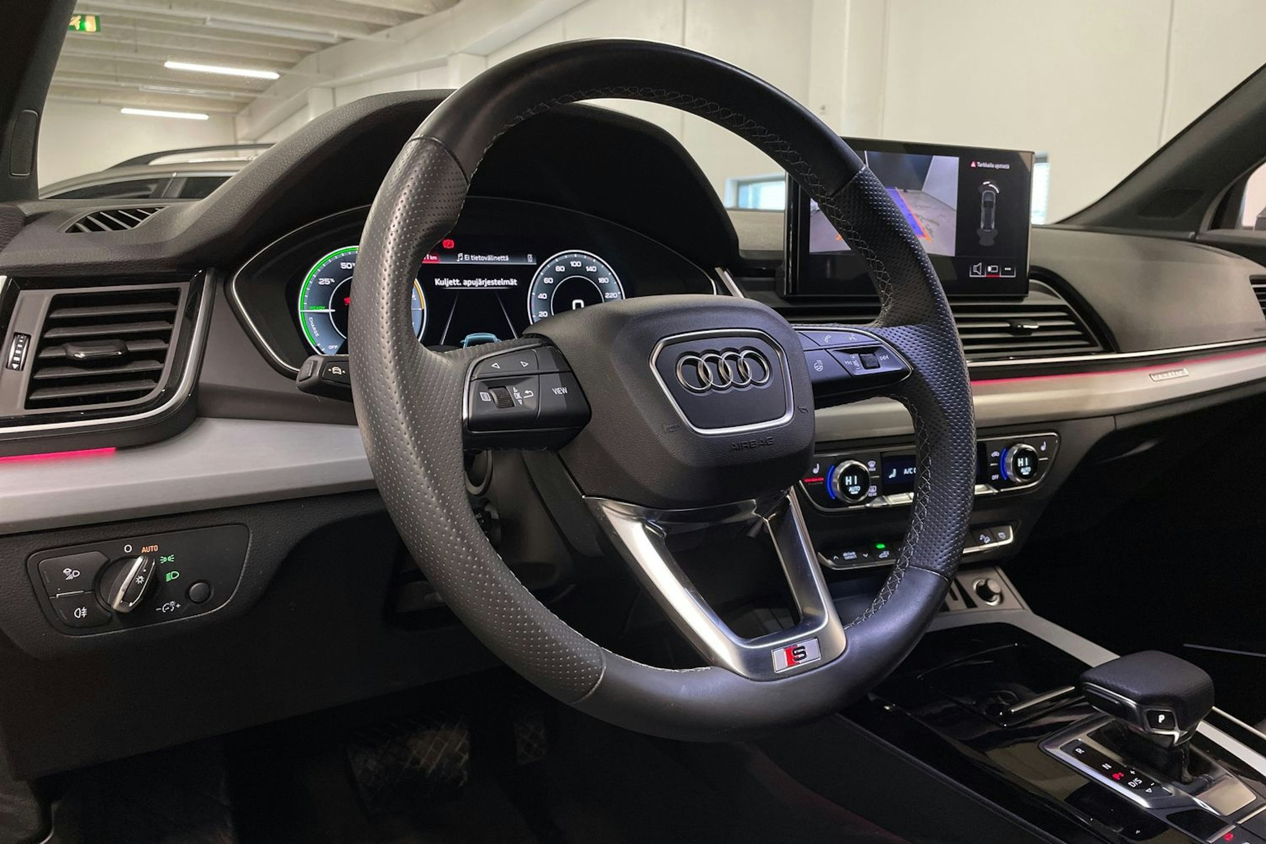 harmaa Audi Q5 2024 kuva 31.