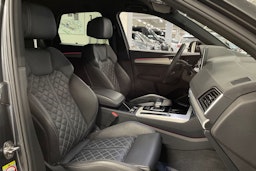 harmaa Audi Q5 2024 kuva 32.