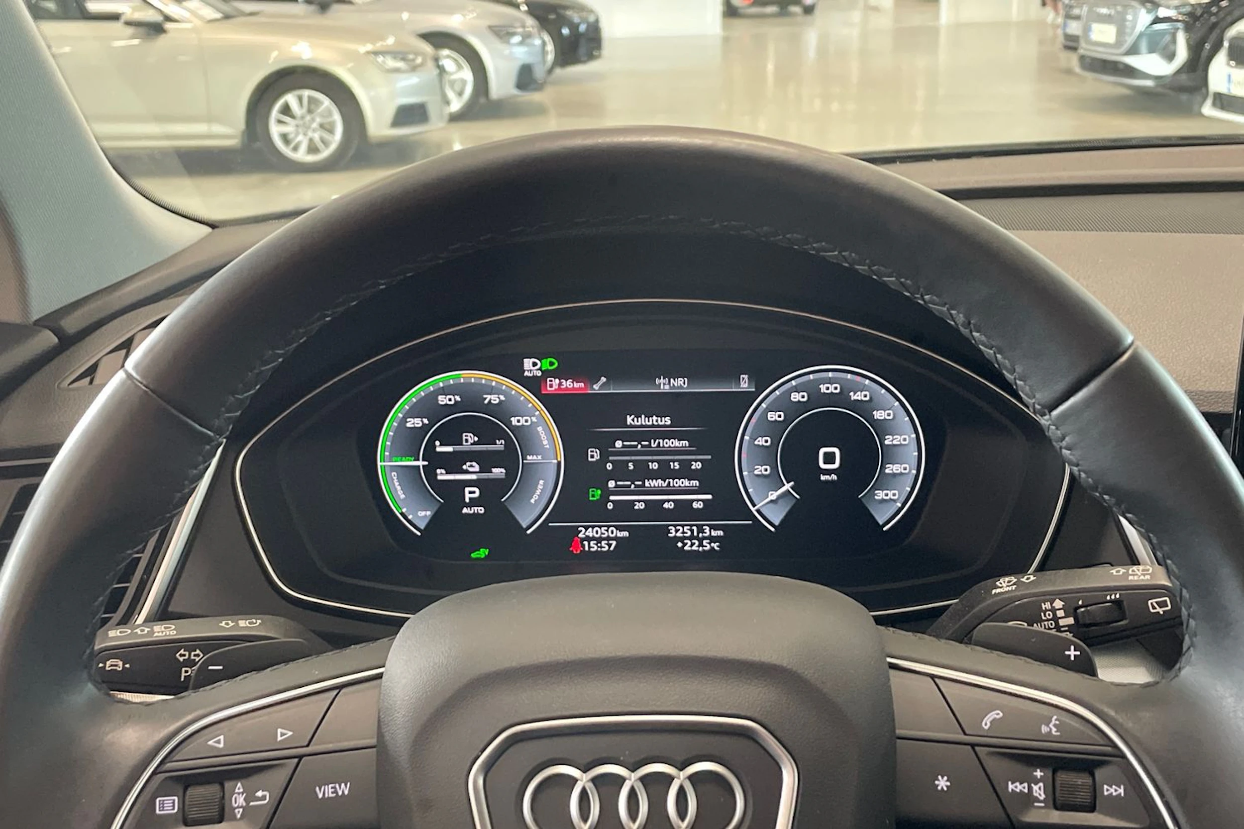 harmaa Audi Q5 2024 kuva 12.