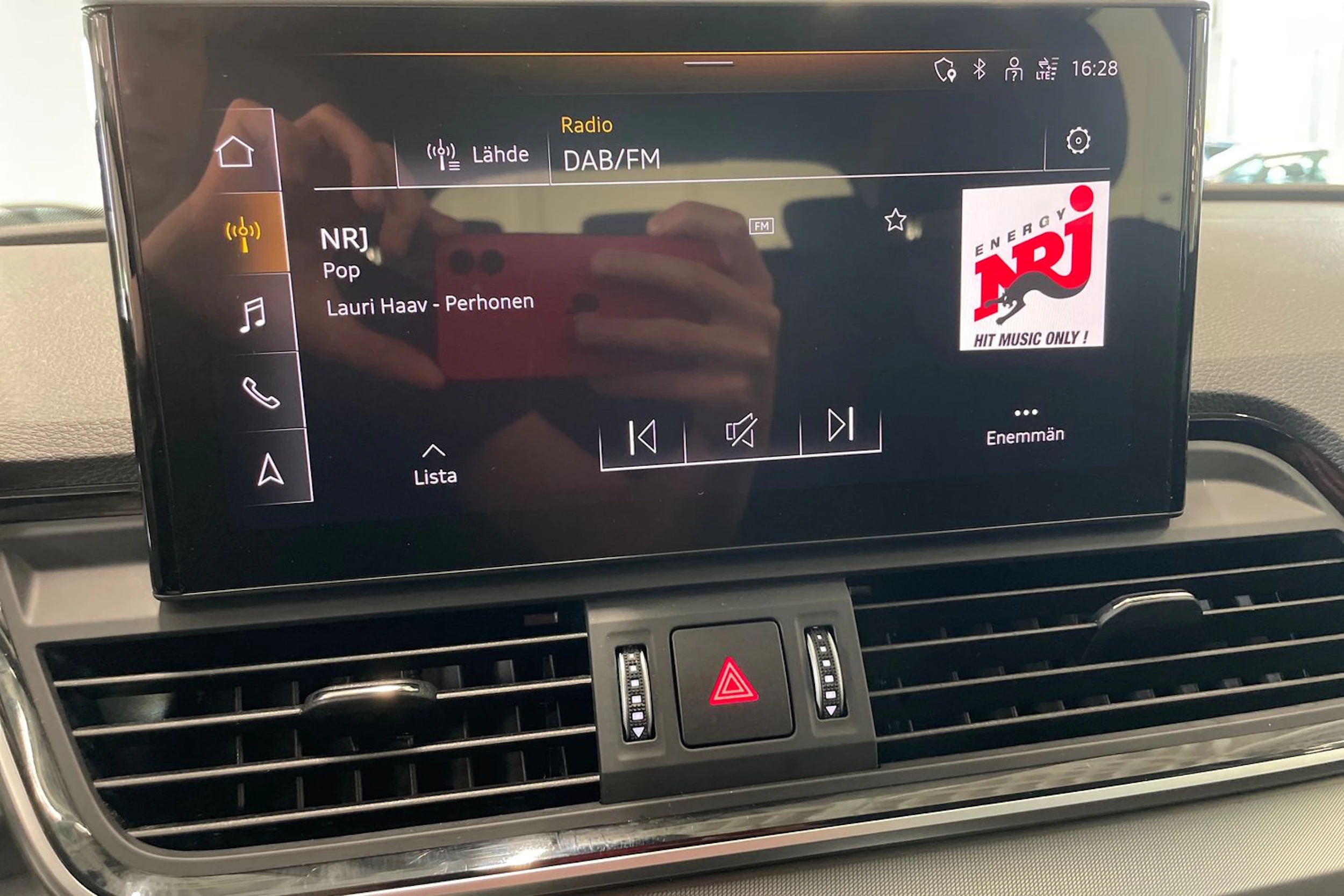 harmaa Audi Q5 2024 kuva 18.