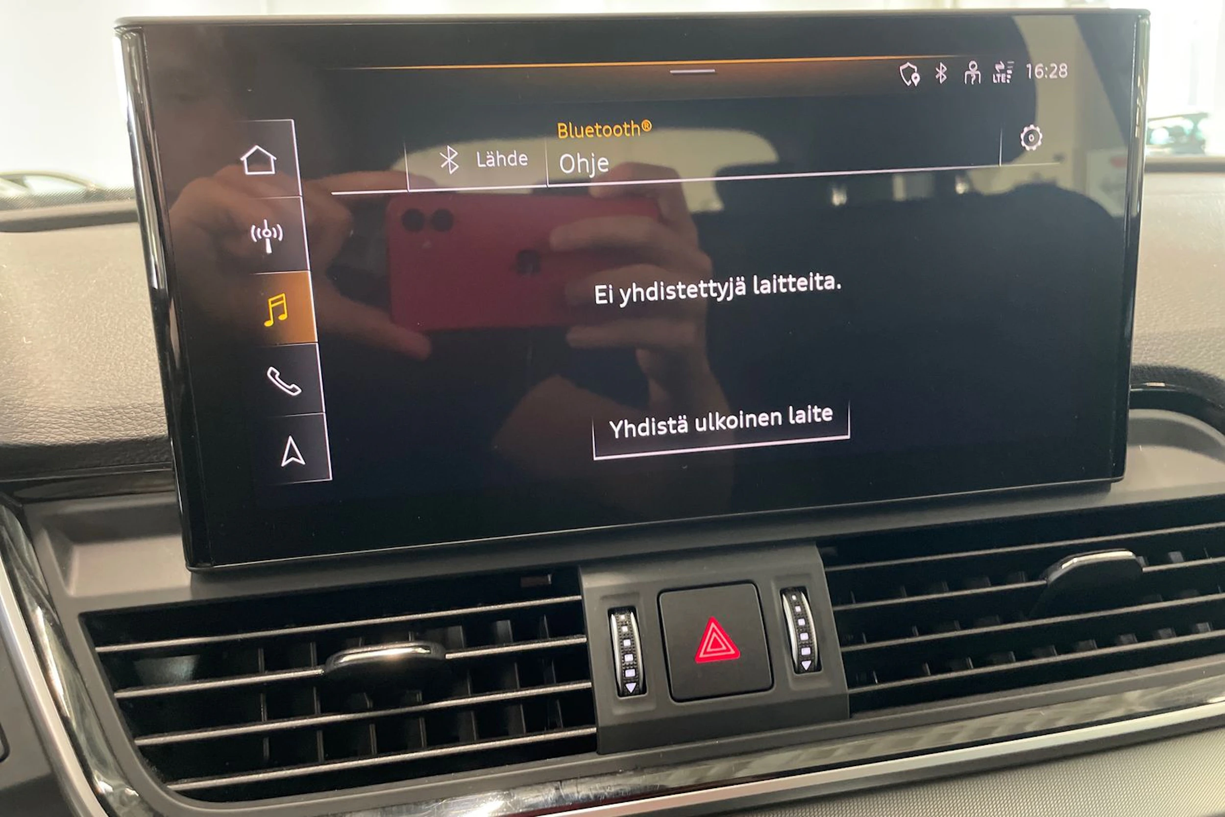 harmaa Audi Q5 2024 kuva 19.