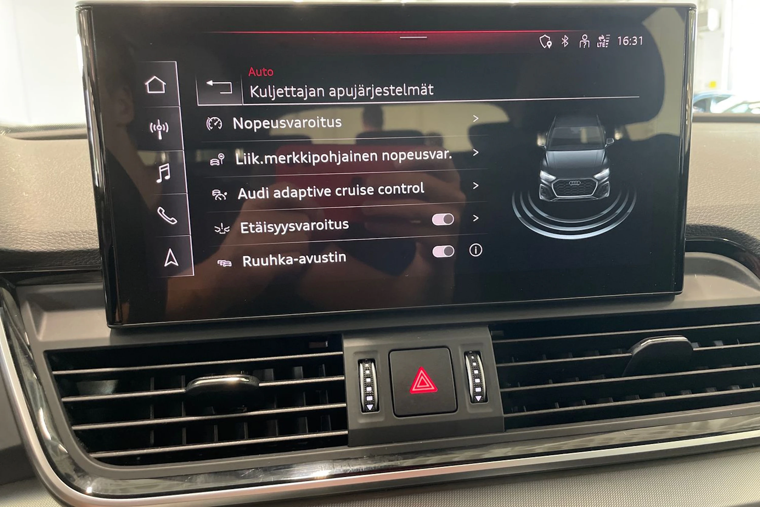 harmaa Audi Q5 2024 kuva 21.