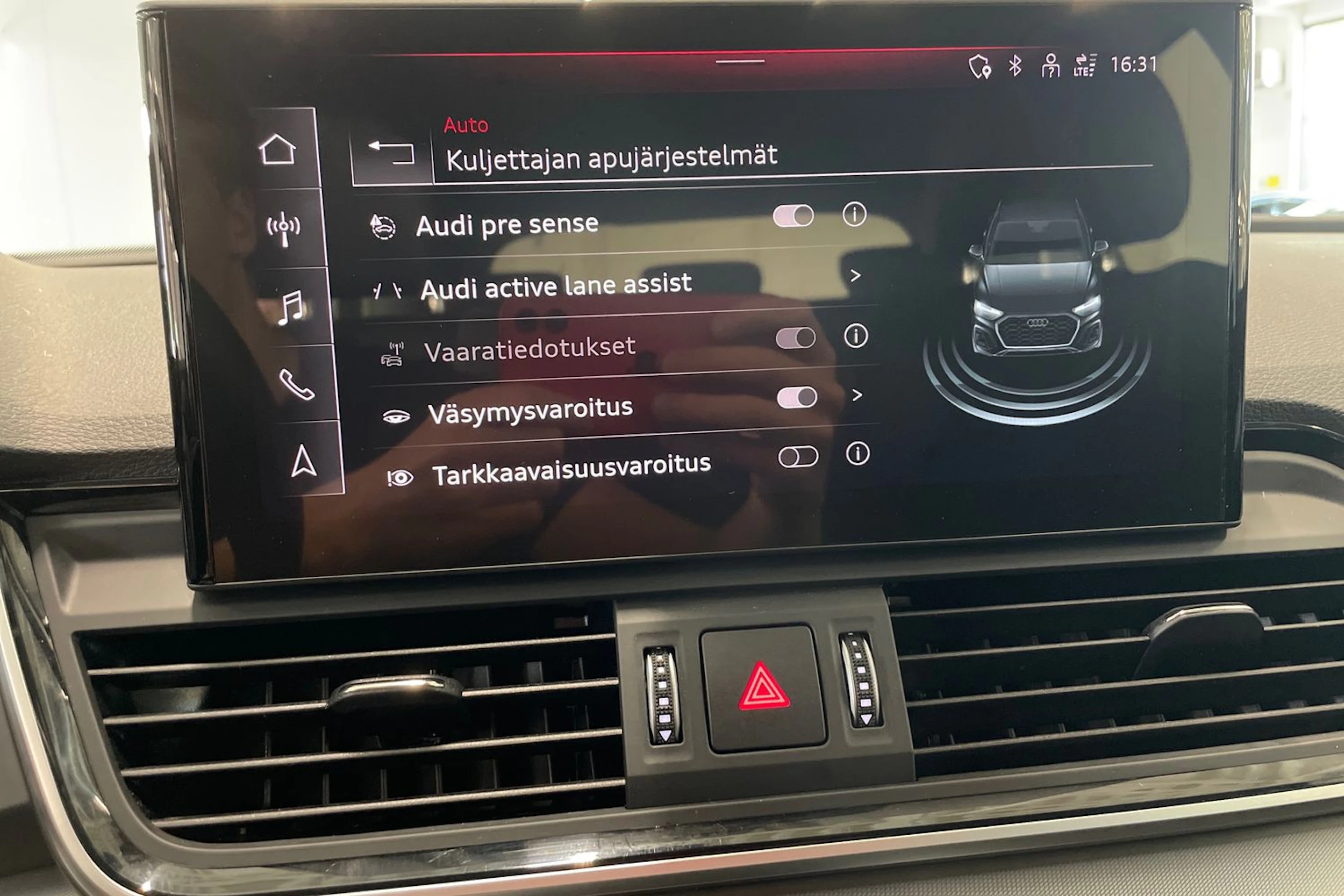harmaa Audi Q5 2024 kuva 22.