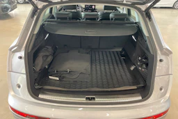 harmaa Audi Q5 2024 kuva 26.