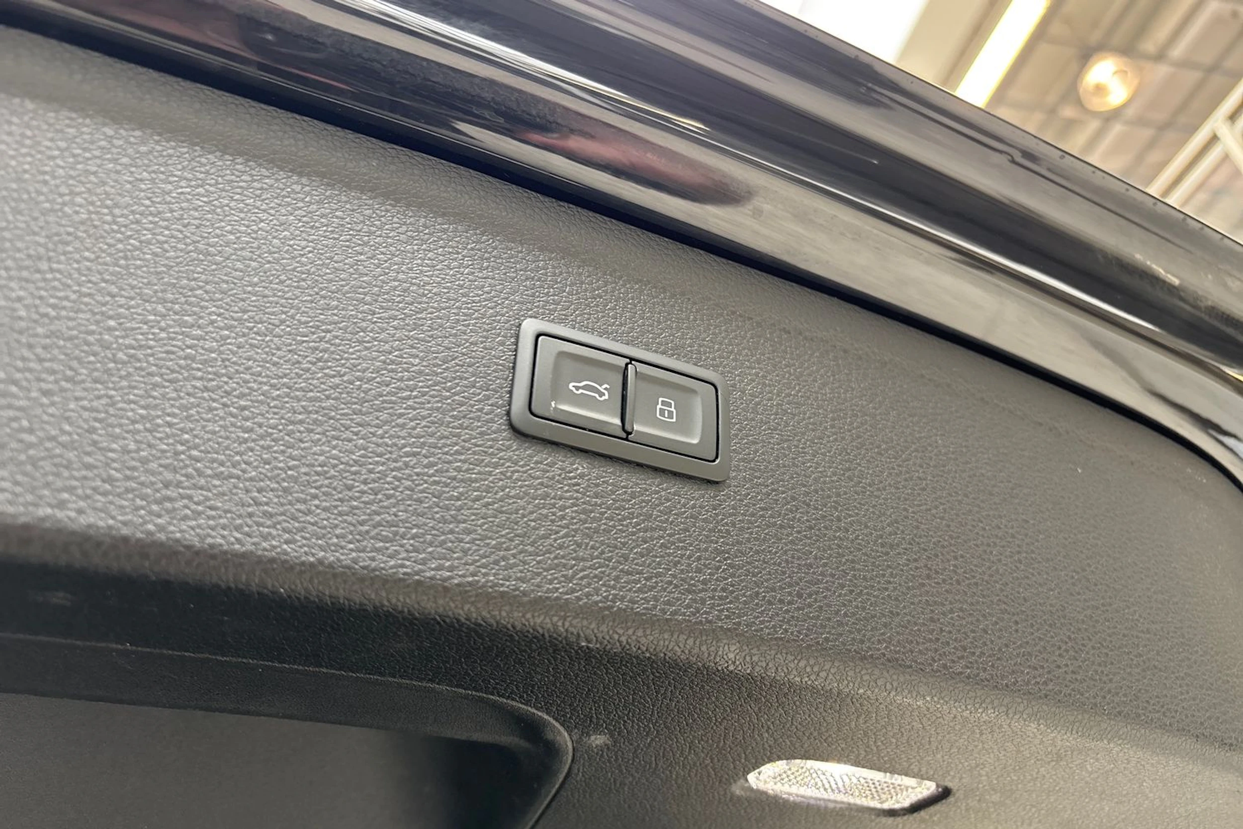 musta Audi Q5 2024 kuva 16.