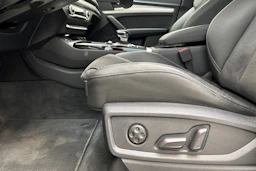 musta Audi Q5 2024 kuva 19.
