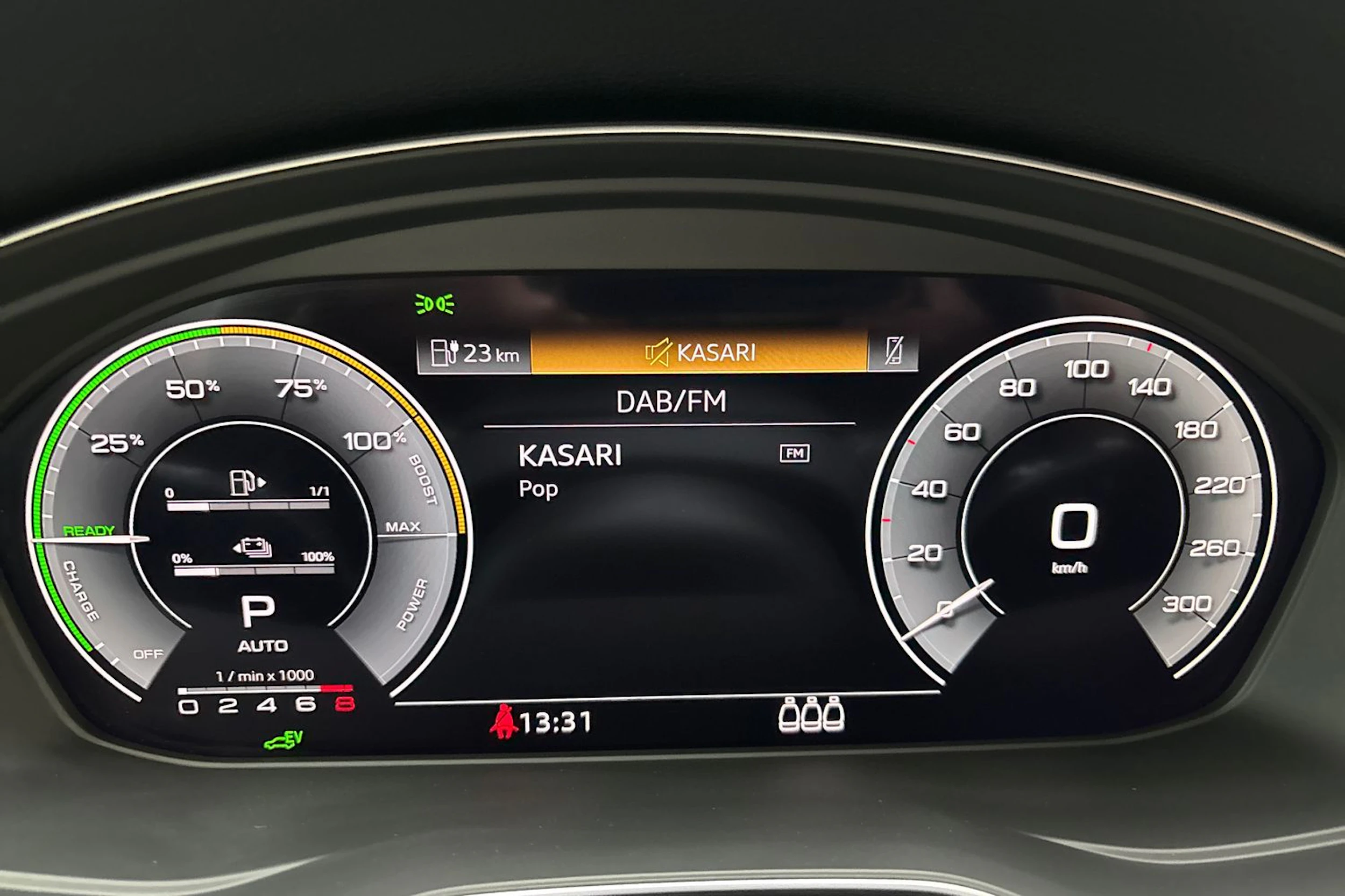 musta Audi Q5 2024 kuva 23.