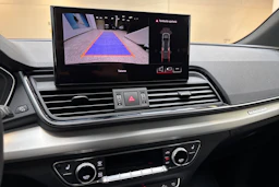 musta Audi Q5 2024 kuva 24.