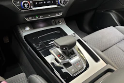 musta Audi Q5 2024 kuva 26.