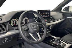 musta Audi Q5 2024 kuva 8.