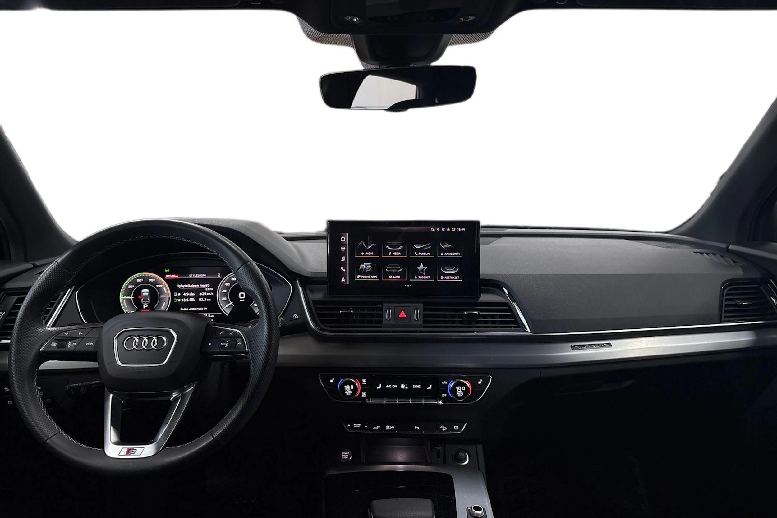 musta Audi Q5 2024 kuva 9.