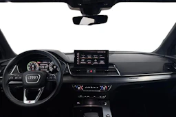 musta Audi Q5 2024 kuva 9.