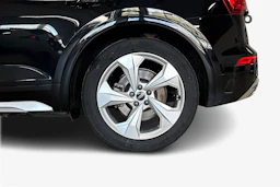 musta Audi Q5 2024 kuva 12.