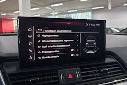 musta Audi Q5 2024 kuva 23.