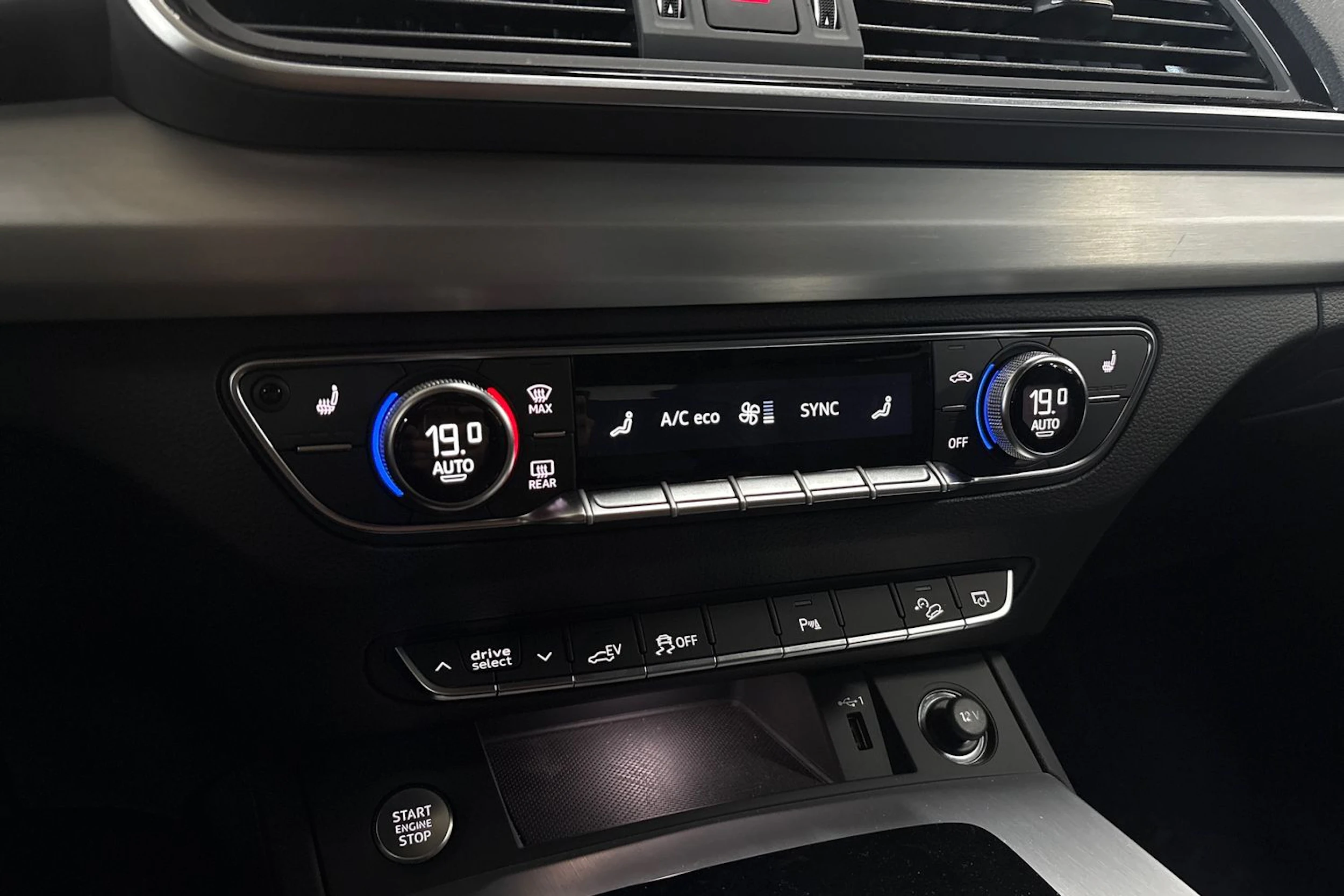 musta Audi Q5 2024 kuva 25.