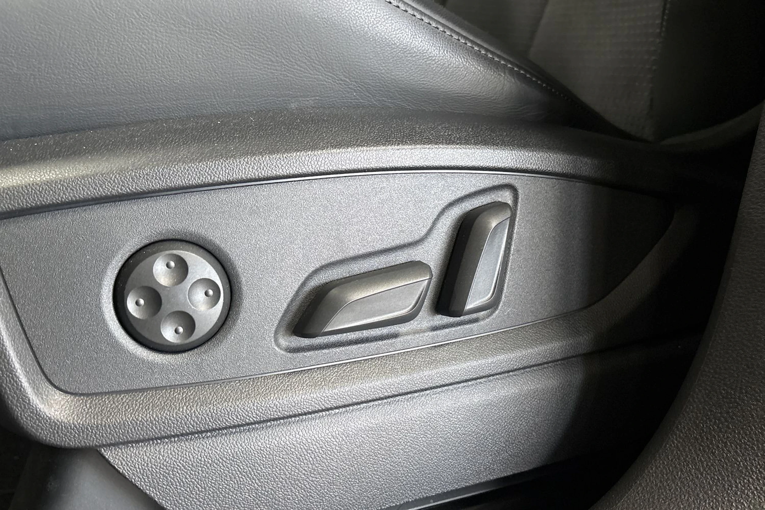 musta Audi Q5 2024 kuva 29.