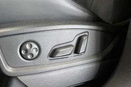 musta Audi Q5 2024 kuva 29.